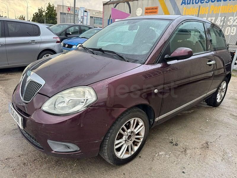 Usado Lancia Ypsilon 75 CV (55 kW) 2006 Rojo Utilitario