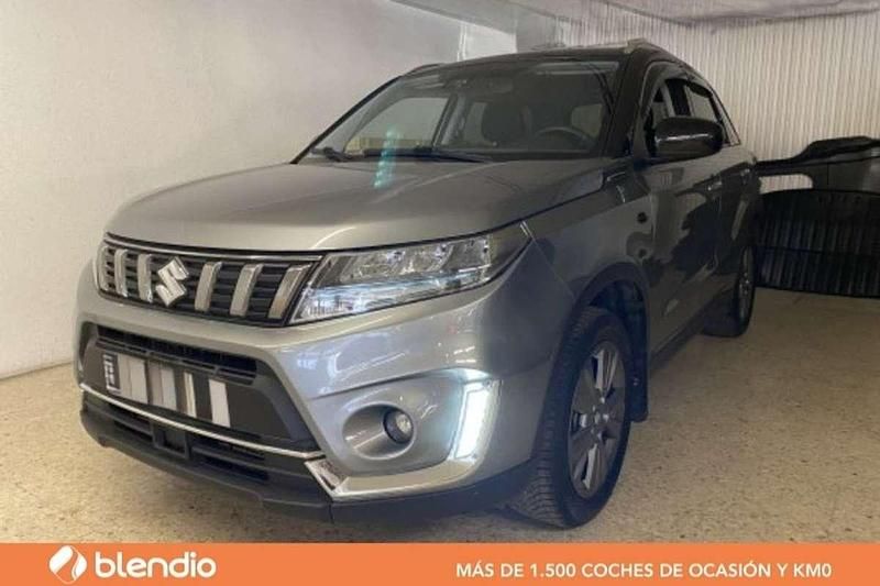 Gris Usado 2021 Suzuki Vitara SUV | 15.539 € (Precio justo) - Imagen 1/4