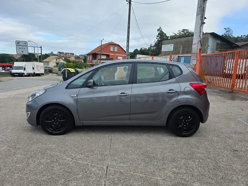 Usado Hyundai ix20 GLS 90 CV (66 kW) 2012 Gris / plata Utilitario