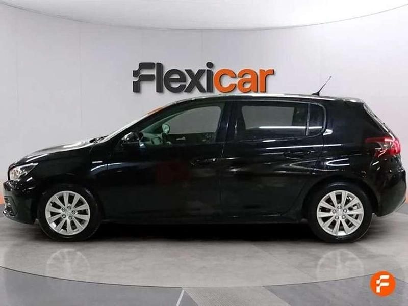 Usado Peugeot 308 Access 110 CV (80 kW) 2018 Negro Utilitario