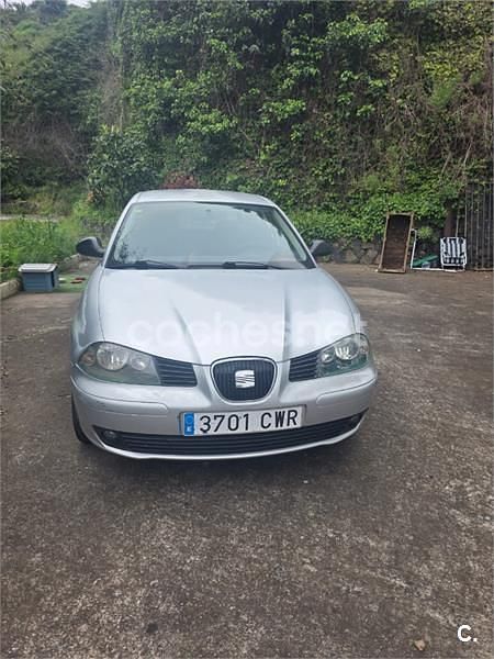 Usado Seat Ibiza 100 CV (73 kW) 2004 Gris / plata Utilitario