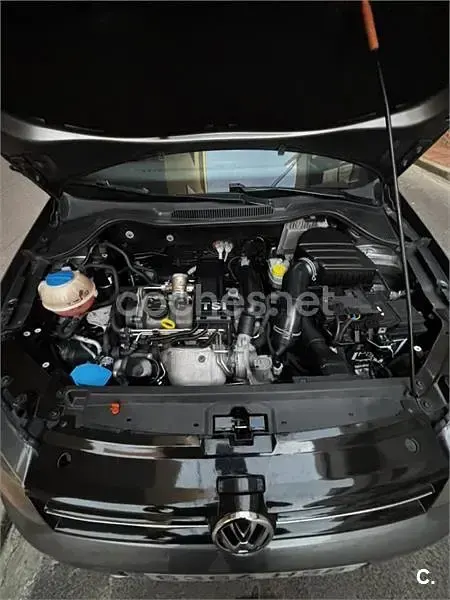 Usado VW Polo Advance 90 CV (66 kW) 2014 Gris / plata Berlina
