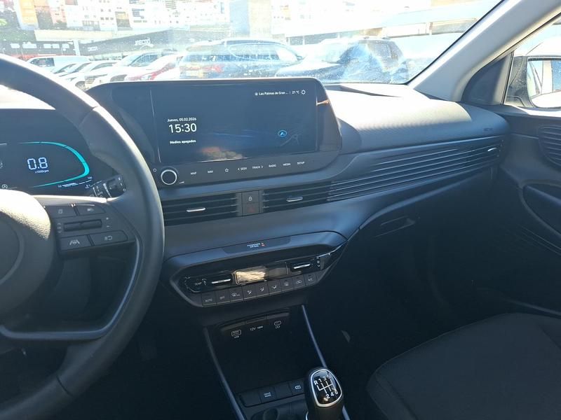 Usado Hyundai Bayon Blackline 100 CV (73 kW) 2025 Blanco atlas (techo negro) SUV