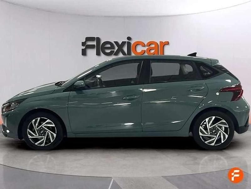 Usado Hyundai i20 101 CV (74 kW) 2024 Verde Utilitario