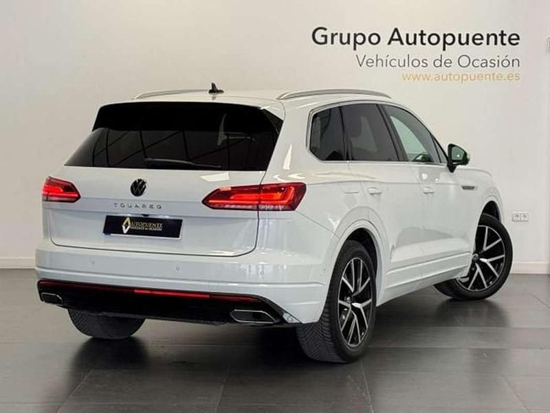 Second-hand VW Touareg Elegance 286 CP (210 kW) 2022 Alb SUV