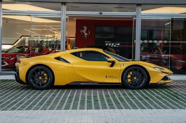Käytetty Ferrari SF90 1000 HP (735 kW) 2021 Keltainen Coupe - kaksiovinen