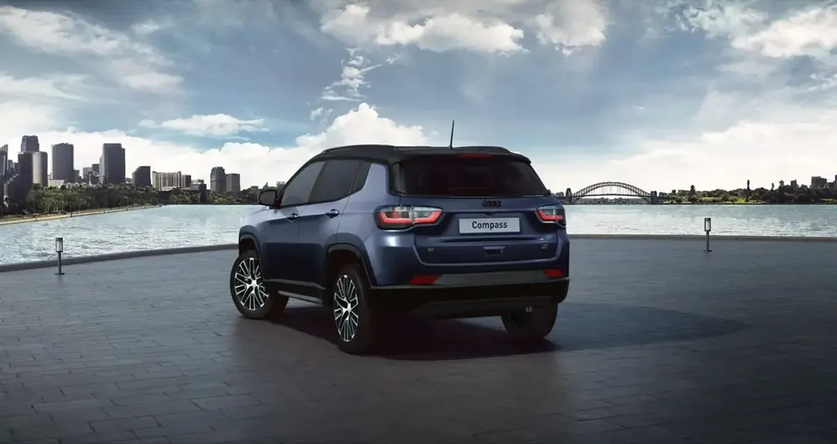 Usado Jeep Compass Summit 130 CV (95 kW) 2023 Gris SUV