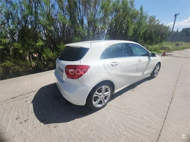 Usado Mercedes A200 Urban 136 CV (100 kW) 2014 Blanco Berlina