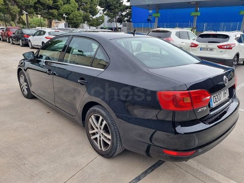 Usado VW Jetta Sport 105 CV (77 kW) 2011 Negro Berlina