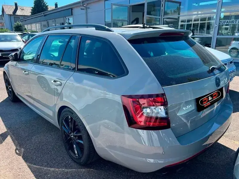 Usado Skoda Octavia RS 245 CV (180 kW) 2019 Gris / plata Familiar