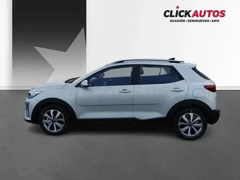 Usado Kia Stonic 100 CV (73 kW) 2025 Gris / plata SUV