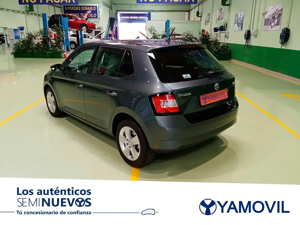 Usado Skoda Fabia 95 CV (69 kW) 2018 Gris Berlina
