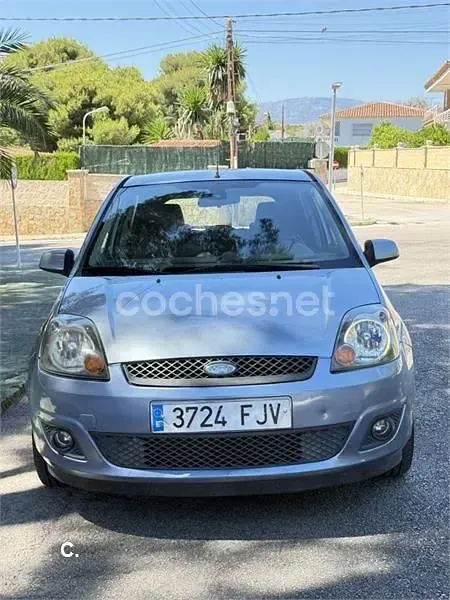 Usado Ford Fiesta 90 CV (66 kW) 2006 Azul Utilitario