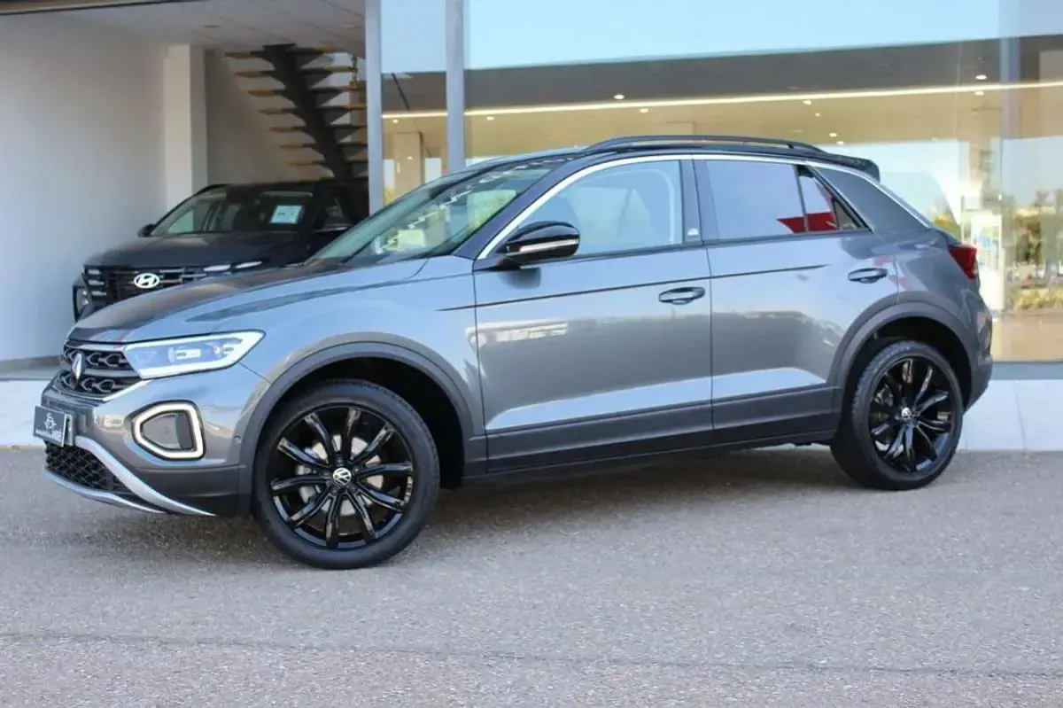 Usado VW T-Roc 150 CV (110 kW) 2023 Gris SUV