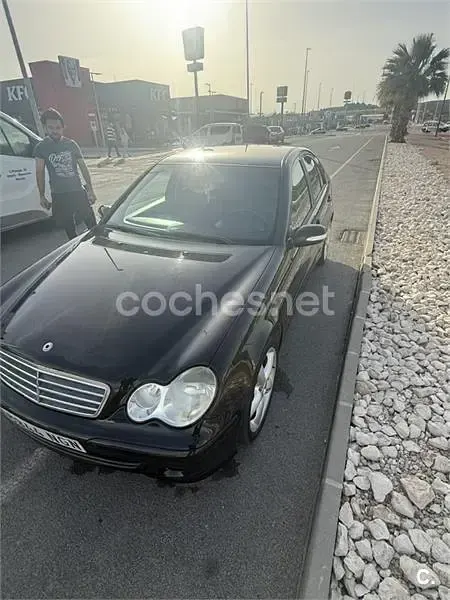 Usado Mercedes C200 Classic 122 CV (89 kW) 2006 Negro Familiar