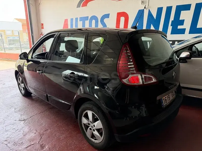 Usado Renault Scénic 105 CV (77 kW) 2010 Negro Monovolumen
