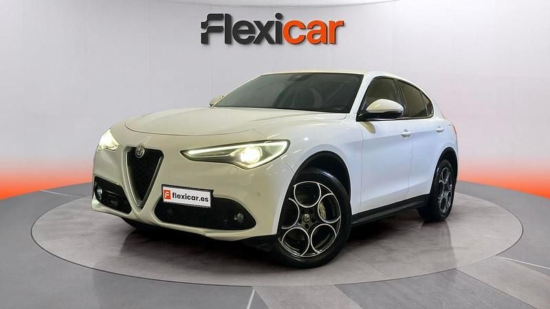 Usado Alfa Romeo Stelvio Executive 190 CV (139 kW) 2019 Blanco SUV