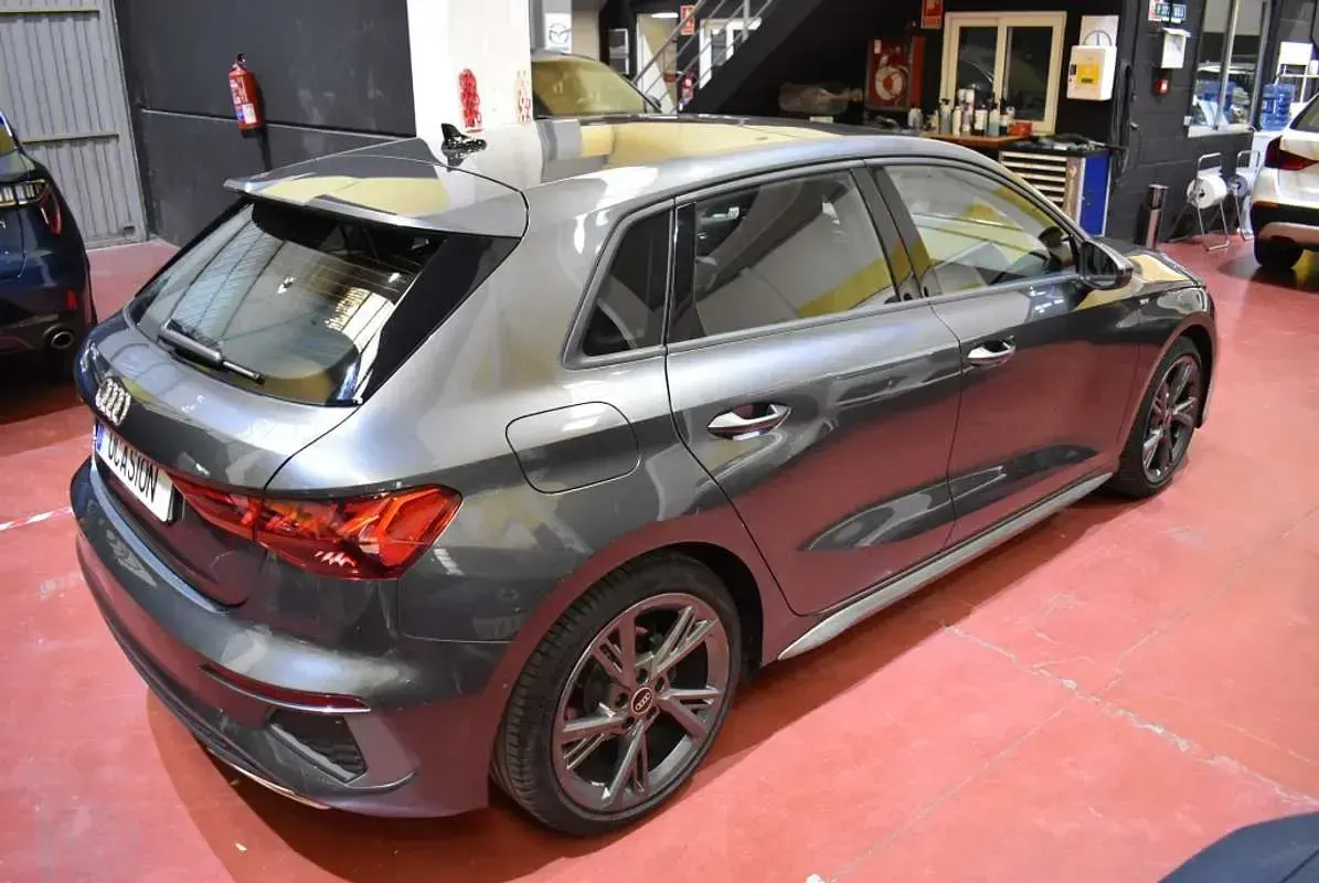 Usado Audi A3 Sportback S-Line 150 CV (110 kW) 2023 Gris Utilitario