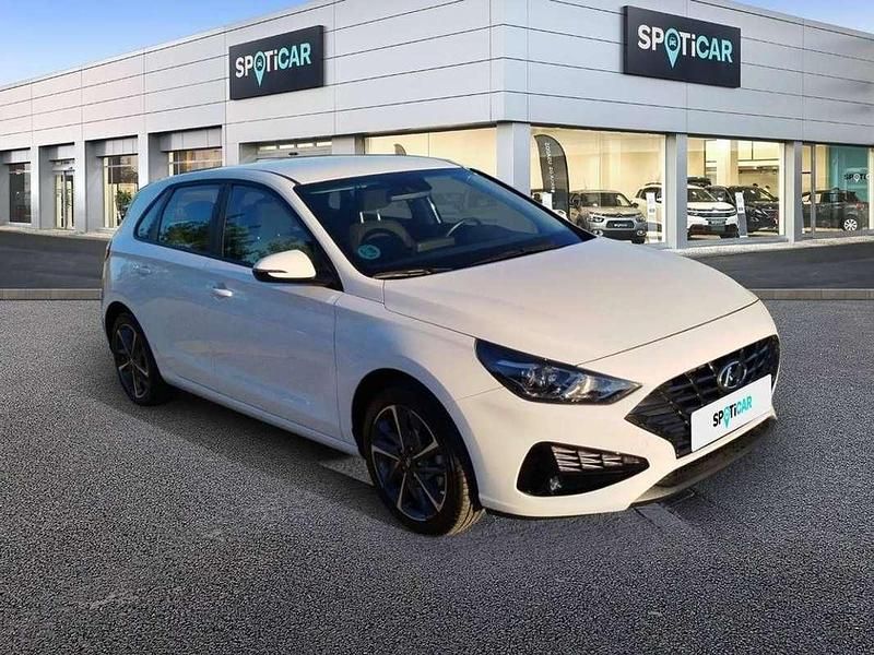 Usado Hyundai i30 111 CV (81 kW) 2024 Blanco Berlina