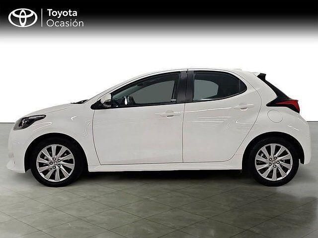Usado Toyota Yaris Hybrid Active 116 CV (85 kW) 2023 Blanco Berlina
