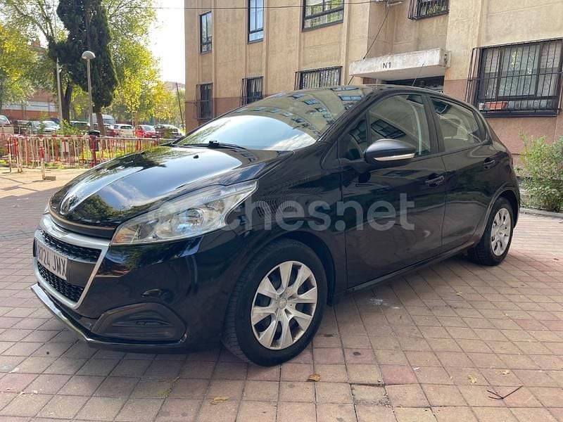 Negro Usado 2016 Peugeot 208 Active Utilitario | 3990 € (Super precio) - Imagen 1/4
