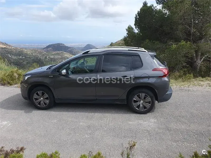 Usado Peugeot 2008 Style 82 CV (60 kW) 2018 Beige SUV