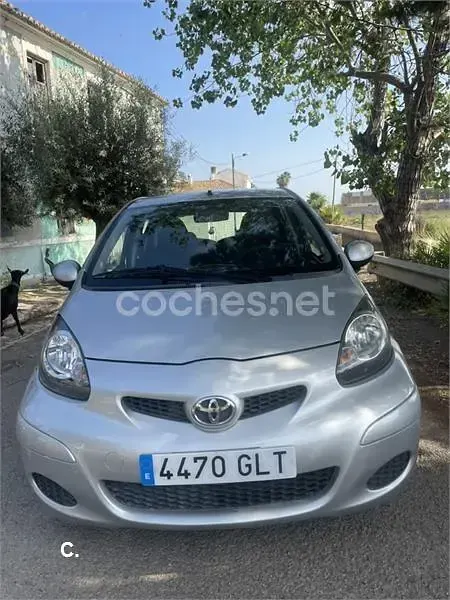 Usado Toyota Aygo 68 CV (50 kW) 2009 Gris / plata Utilitario