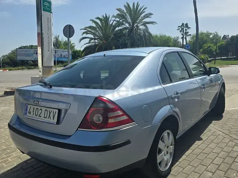 Usado Ford Mondeo Trend 130 CV (95 kW) 2006 Azul Berlina
