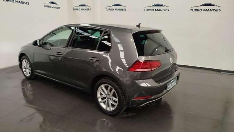 Usado VW Golf VIII Advance 110 CV (80 kW) 2020 Gris Utilitario