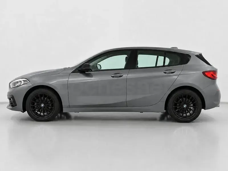 Usado BMW 118 136 CV (100 kW) 2024 Gris / plata Berlina