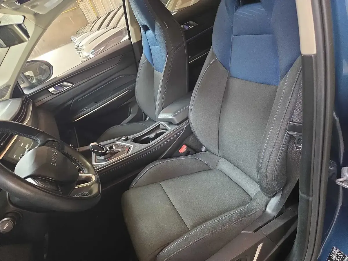 Usado Lynk & Co 01 261 CV (191 kW) 2023 Azul SUV