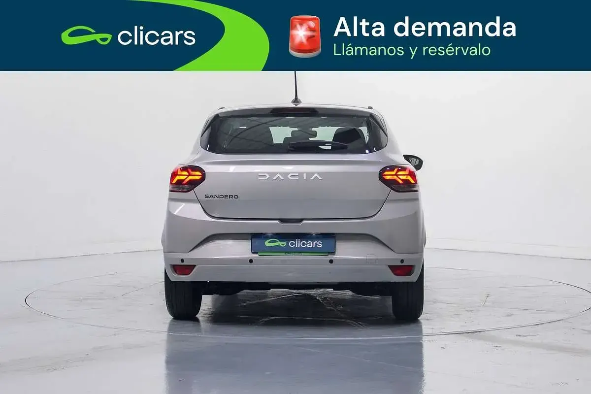 Usado Dacia Sandero Expression 91 CV (66 kW) 2023 Gris Utilitario