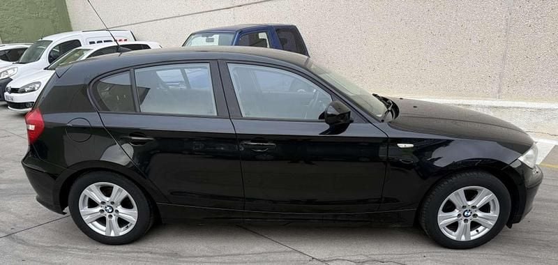 Usado BMW 116 122 CV (89 kW) 2010 Negro Utilitario