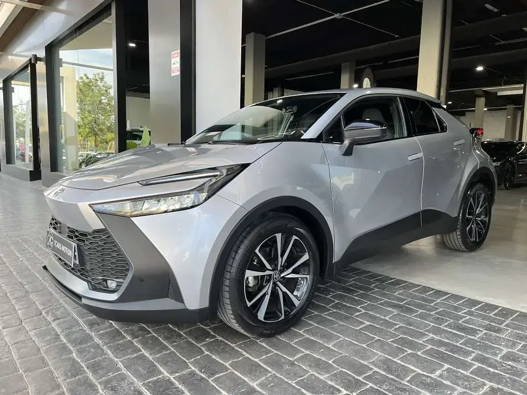 Usado Toyota C-HR Active 140 CV (102 kW) 2024 Gris SUV