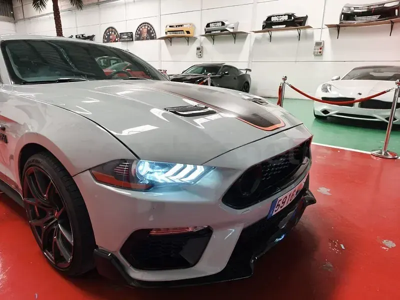 Usado Ford Mustang 290 CV (213 kW) 2018 Gris / plata Coupe