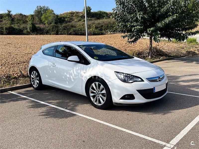 Blanco Usado 2013 Opel Astra GTC Sportive Berlina | 7500 € (Un poco caro) - Imagen 1/4