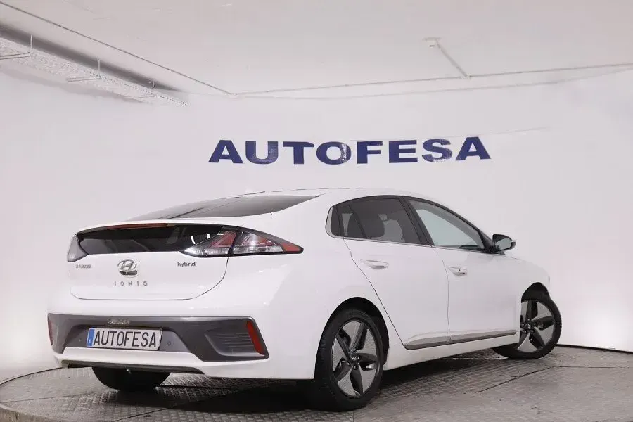 Usado Hyundai Ioniq 141 CV (103 kW) 2022 Blanco Utilitario