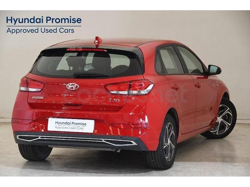 Usado Hyundai i30 120 CV (88 kW) 2024 Rojo Berlina