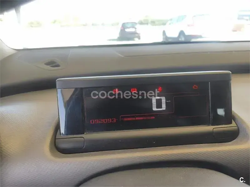 Usado Citroën C4 Feel 100 CV (73 kW) 2018 Rojo Berlina