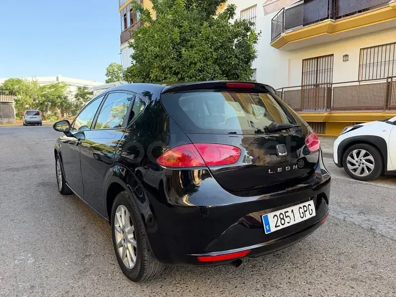 Usado Seat Leon Ecomotive 105 CV (77 kW) 2009 Negro Utilitario