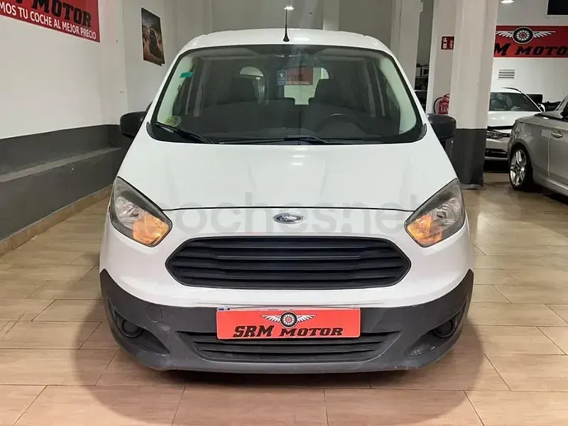 Usado Ford Tourneo Courier Trend 75 CV (55 kW) 2015 Blanco Monovolumen