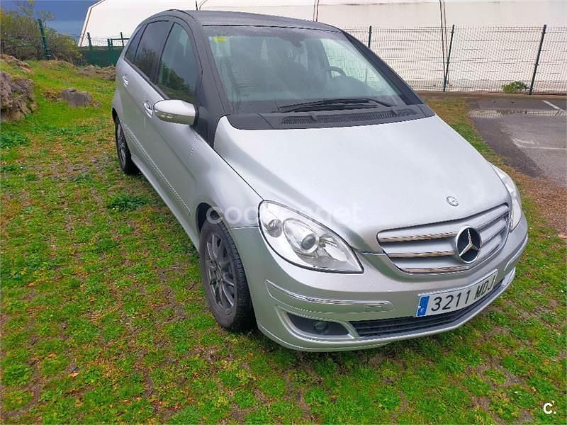 Usado Mercedes B200 156 CV (114 kW) 2012 Gris / plata Monovolumen