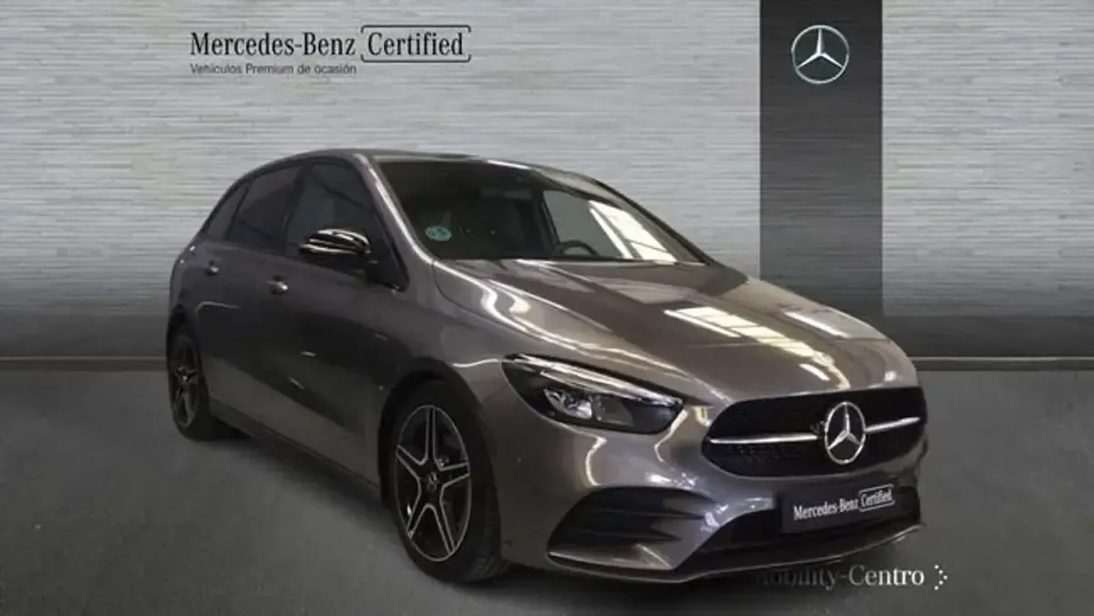 Usado Mercedes B200 150 CV (110 kW) 2021 Gris Utilitario