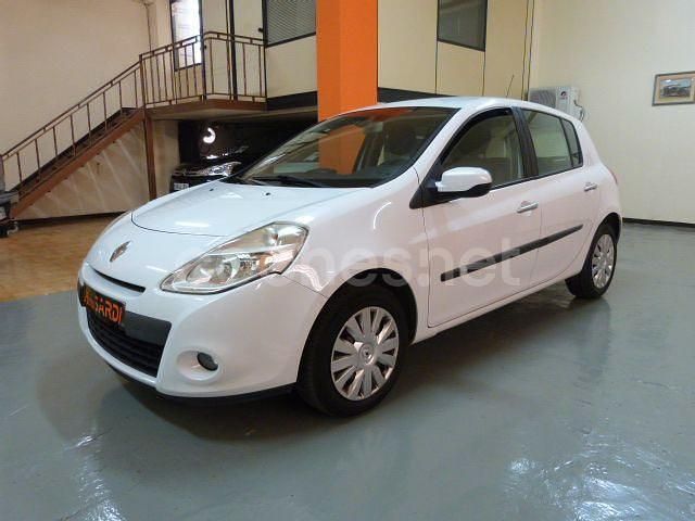 Blanco Usado 2010 Renault Clio II Authentique Berlina | 5200 € (Precio justo) - Imagen 1/4