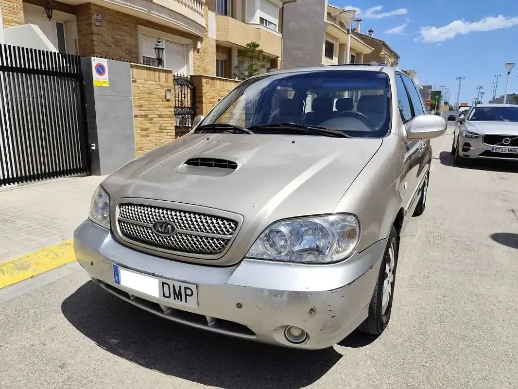 Usado Kia Carnival LX 144 CV (105 kW) 2005 Beige Monovolumen