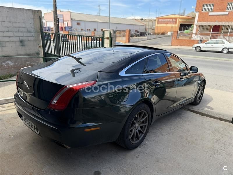 Usado Jaguar XJ Premium Luxury 275 CV (202 kW) 2010 Verde Berlina