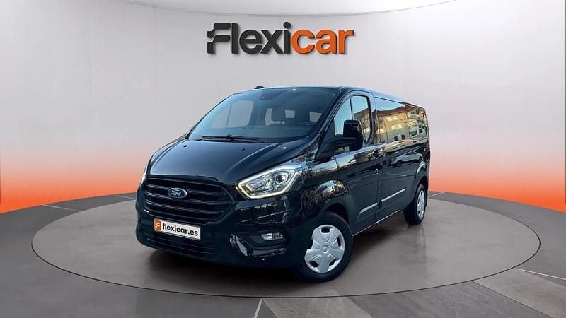 Usado Ford Tourneo Trend 136 CV (100 kW) 2023 Negro Monovolumen