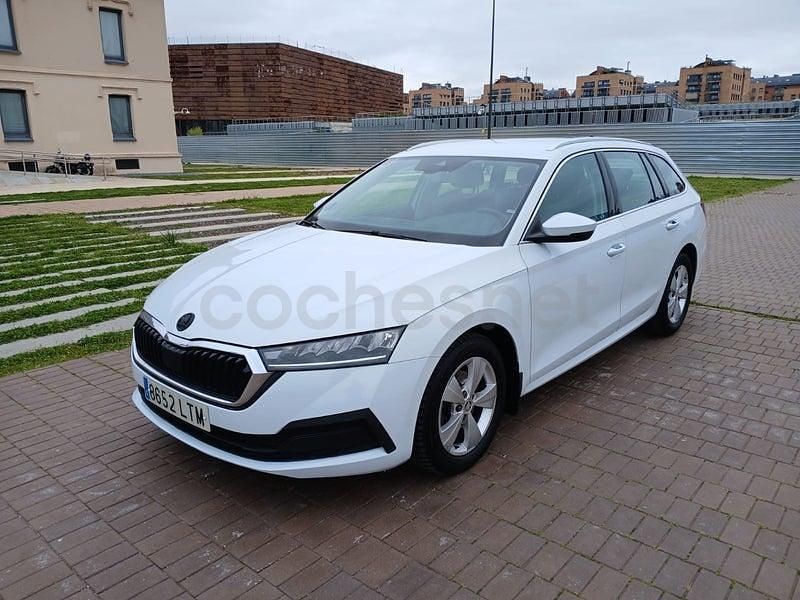 Usado Skoda Octavia 110 HP (80 kW) 2022 Branco Carrinha