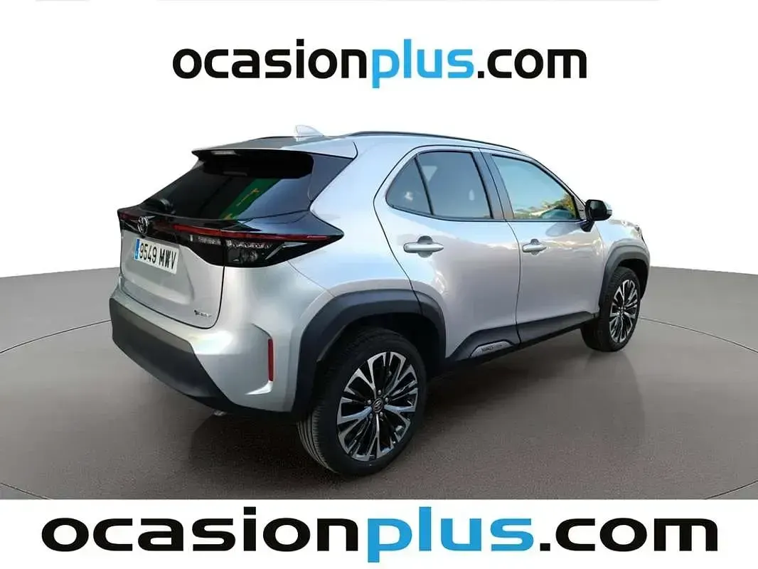 Usado Toyota Yaris Cross Style 132 CV (97 kW) 2024 Gris SUV