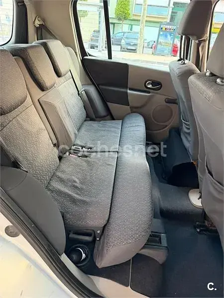 Usado Renault Modus Expression 80 CV (58 kW) 2005 Gris / plata Monovolumen